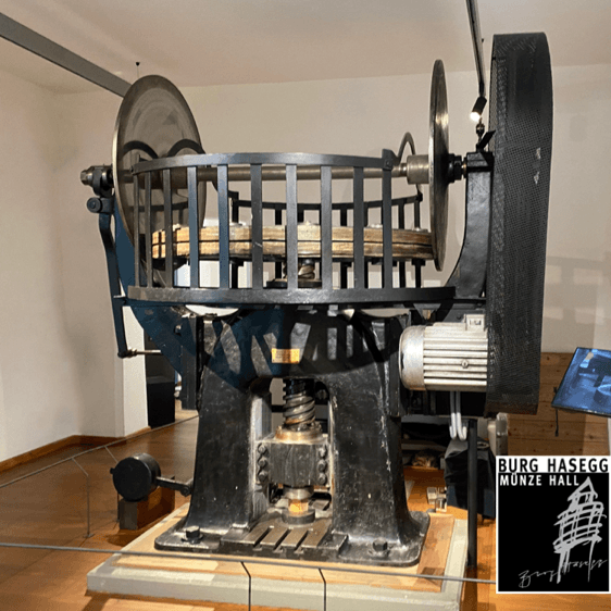 Historische Walzwerkpresse im Münzturm Hasegg